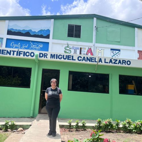 Impartición de curso a profesores en la Liceo Científico Canela Lázaro.